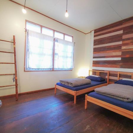 Pickbaan Vandrarhem Lamphun Exteriör bild