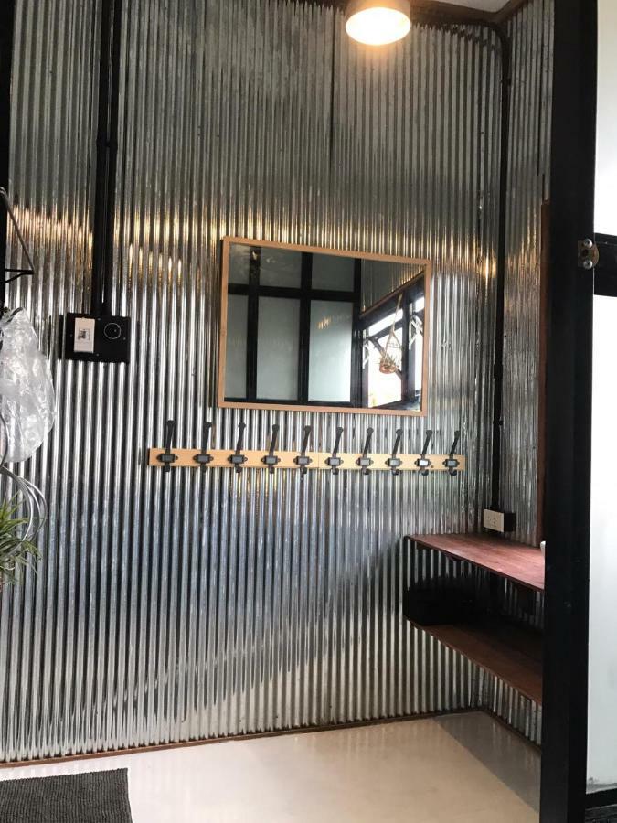 Pickbaan Vandrarhem Lamphun Exteriör bild